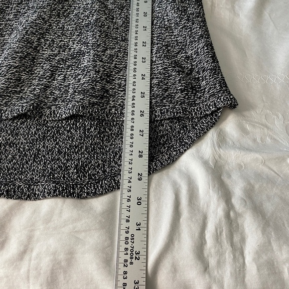 Old Navy Women's Black + White Round Neck Long Sleeve Knit Sweater Size X-Small - Picture 9 of 10